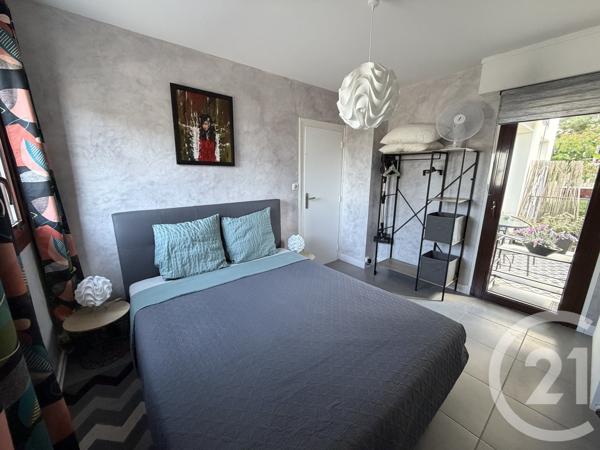 Appartement F3 à vendre  3 pièces - 55,83 m 2   ROYAN  - 17
