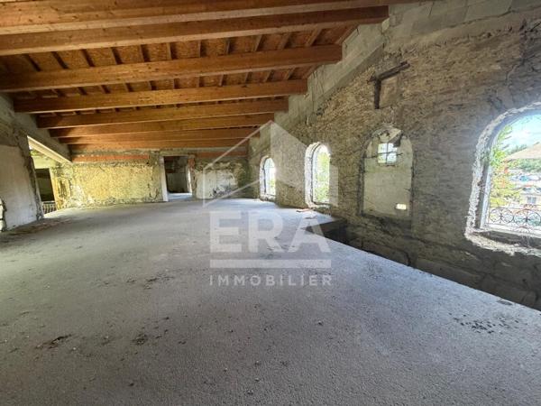 Carcassonne . Immeuble de 773 m² à rénover entièrement au bord du Canal du Midi »