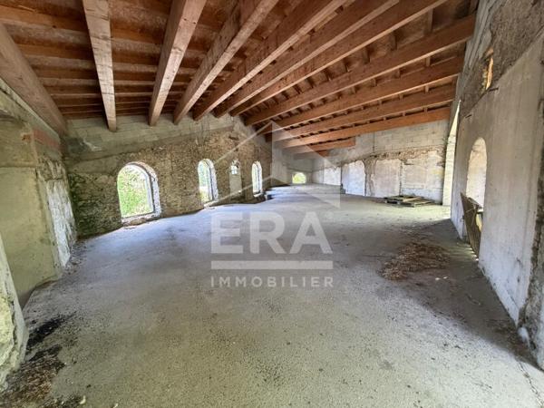 Carcassonne . Immeuble de 773 m² à rénover entièrement au bord du Canal du Midi »