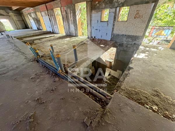 Carcassonne . Immeuble de 773 m² à rénover entièrement au bord du Canal du Midi »