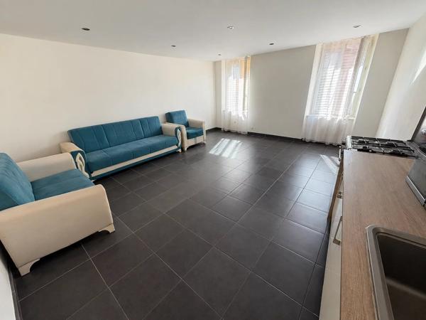 Vente                                                      Appartement
                        
                     3 pièces                      57 m2                     à Le Luc