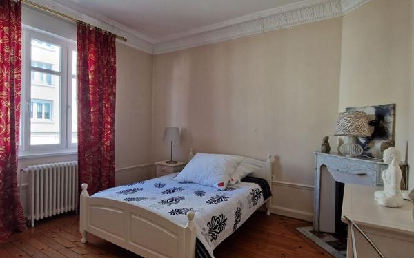 Maison à vendre    4 pièces • 265 m2 Saint-Quentin