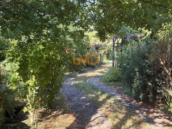 Propriété familiale rare avec parc arboré et fort potentiel foncier