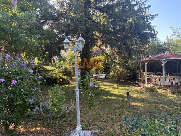 Propriété familiale rare avec parc arboré et fort potentiel foncier