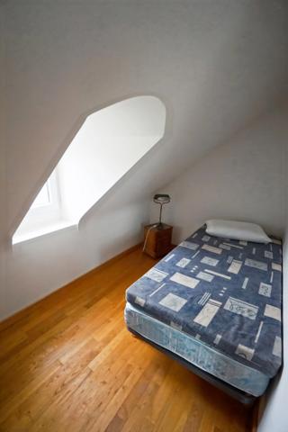 Saumur Nord - Maison de caractère entièrement rénovée de façon qualitative avec vie de plain pied, puits et garage.