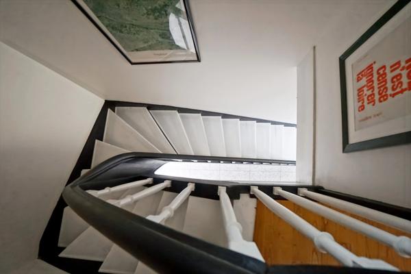 Saumur Nord - Maison de caractère entièrement rénovée de façon qualitative avec vie de plain pied, puits et garage.