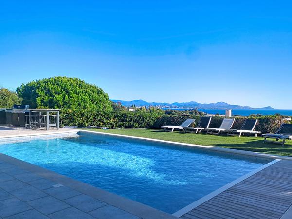 Saint-Aygulf vue mer 4 chambres garage piscine