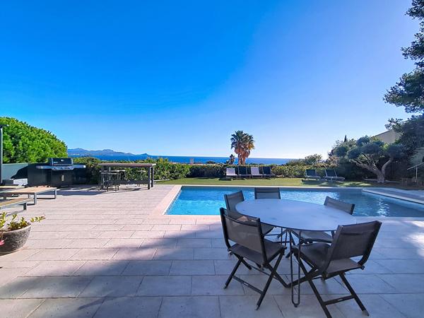 Saint-Aygulf vue mer 4 chambres garage piscine