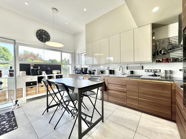 MAISON CENTRE VILLAGE - PISICNE - T2 INDÉPENDANT - SOUS SOL