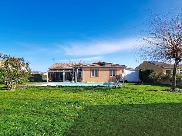 A VENDRE - Maison de plain-pied avec piscine - 3 chambres - SAINT LYS (31470) Proche centre ville