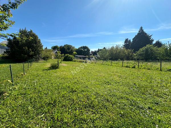 Agréable terrain constructible d'environ 360 m² à vendre à LUCEAU (72500)