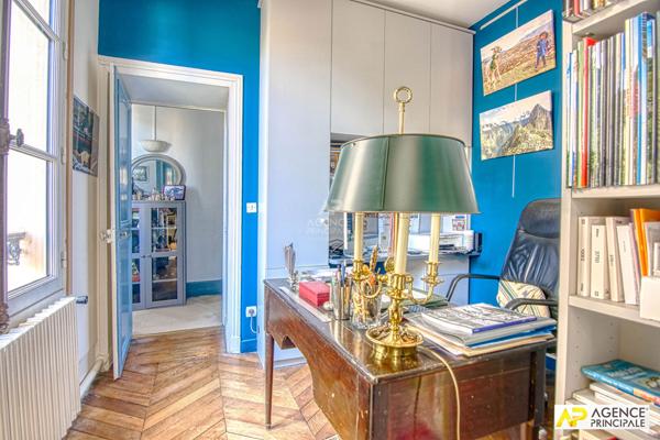 Versailles Notre-Dame Appartement 124.27 m² carrez traversant sud nord situé au 1er étage d'un très bel immeuble 18ème avec jardin privatif €1 442 000 ** - Référence 27689