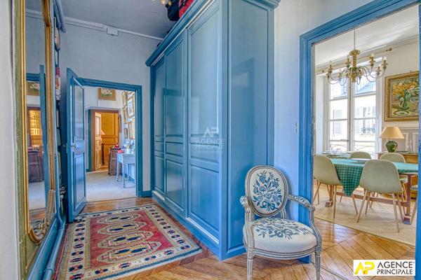 Versailles Notre-Dame Appartement 124.27 m² carrez traversant sud nord situé au 1er étage d'un très bel immeuble 18ème avec jardin privatif €1 442 000 ** - Référence 27689