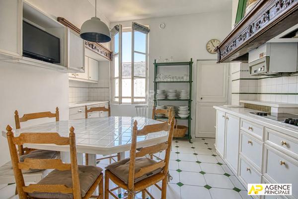 Versailles Notre-Dame Appartement 124.27 m² carrez traversant sud nord situé au 1er étage d'un très bel immeuble 18ème avec jardin privatif €1 442 000 ** - Référence 27689