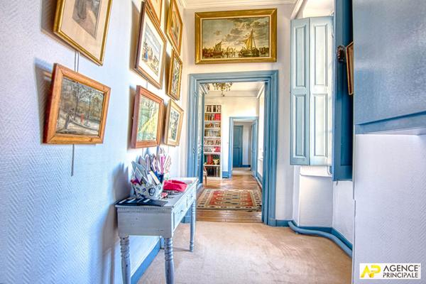 Versailles Notre-Dame Appartement 124.27 m² carrez traversant sud nord situé au 1er étage d'un très bel immeuble 18ème avec jardin privatif €1 442 000 ** - Référence 27689