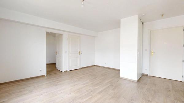Location                                                      Appartement
                        
                     2 pièces                      42 m2                     à Lucé