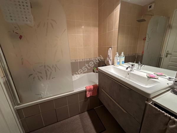 Appartement T3 65m2, Villeurbanne limite Lyon 3, terrasse, jardin, garage PMR