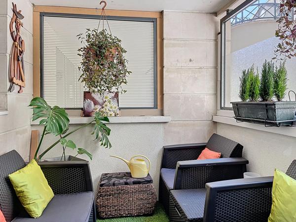 T2 en bon état avec loggia + terrasse 10mn RER