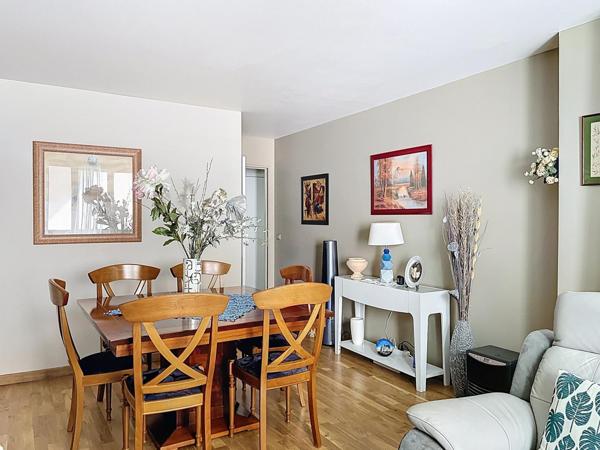 T2 en bon état avec loggia + terrasse 10mn RER