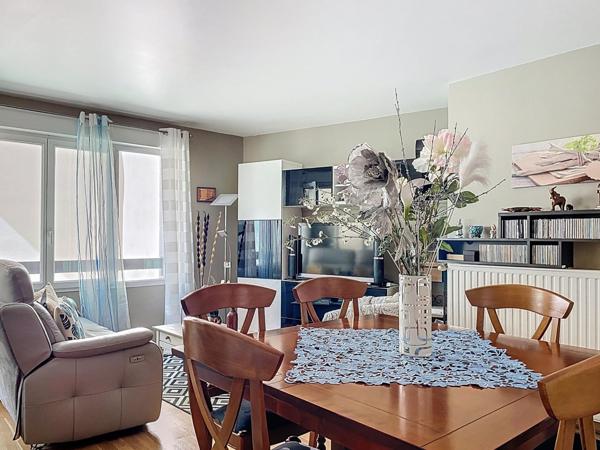 T2 en bon état avec loggia + terrasse 10mn RER