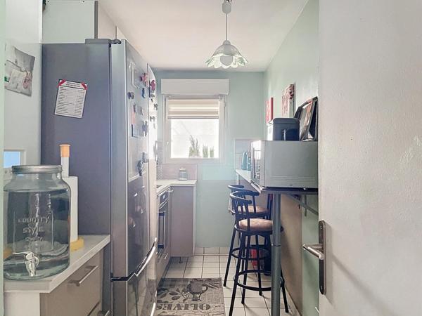 T2 en bon état avec loggia + terrasse 10mn RER