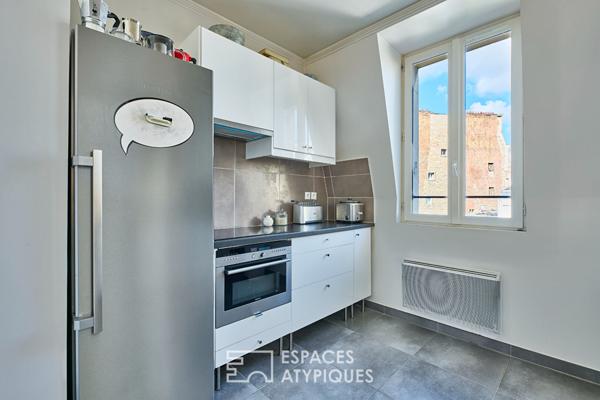 Atelier d’artiste en dernier étage avec remise à tableaux à SoPi