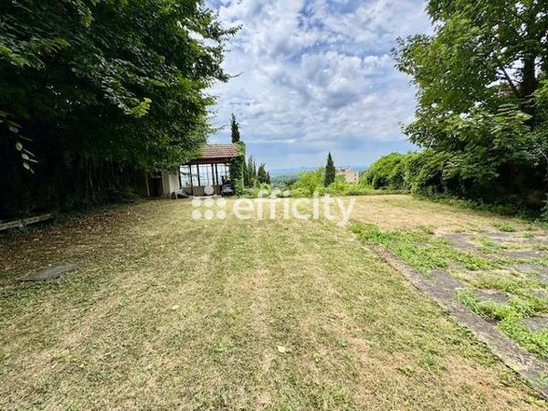 Immeuble
         17 pièces
        - 400 m² Exclusivité 139 000 € *