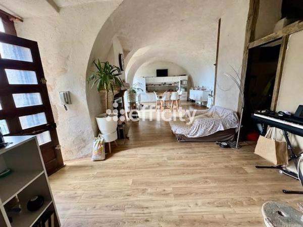 Immeuble
         17 pièces
        - 400 m² Exclusivité 139 000 € *