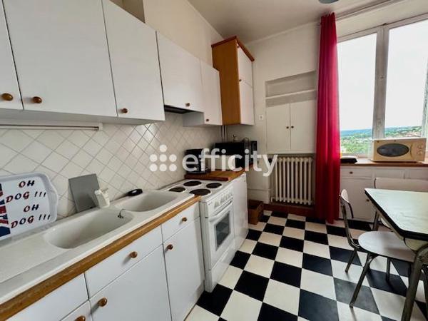 Immeuble
         17 pièces
        - 400 m² Exclusivité 139 000 € *