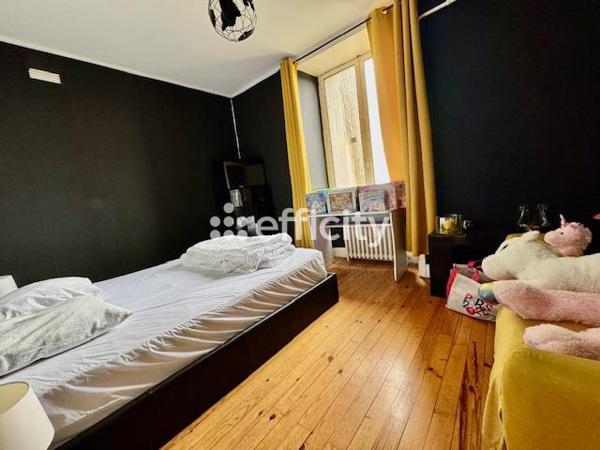 Immeuble
         17 pièces
        - 400 m² Exclusivité 139 000 € *