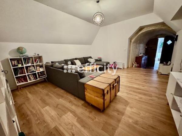 Immeuble
         17 pièces
        - 400 m² Exclusivité 139 000 € *