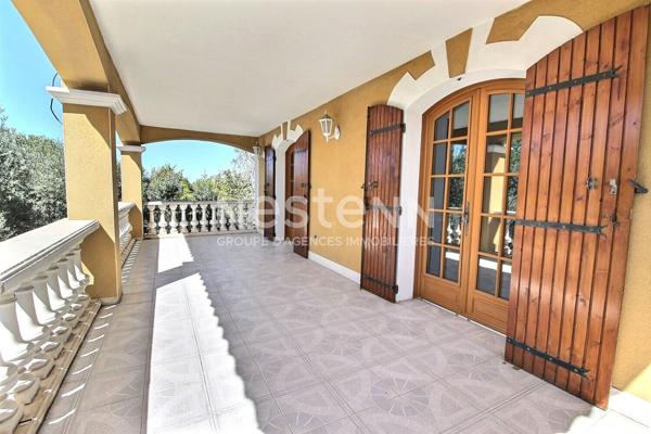 Marignane- A vendre Maison de type 5 avec 4 chambres sur une parcelle de 664m2