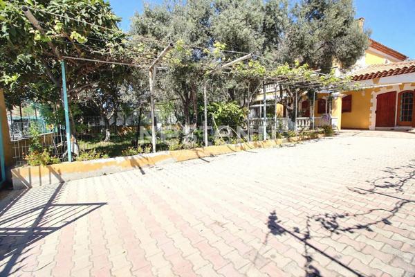 Marignane- A vendre Maison de type 5 avec 4 chambres sur une parcelle de 664m2