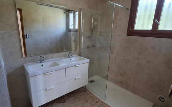 Maison à louer    4 pièces •  Laragne-Montéglin