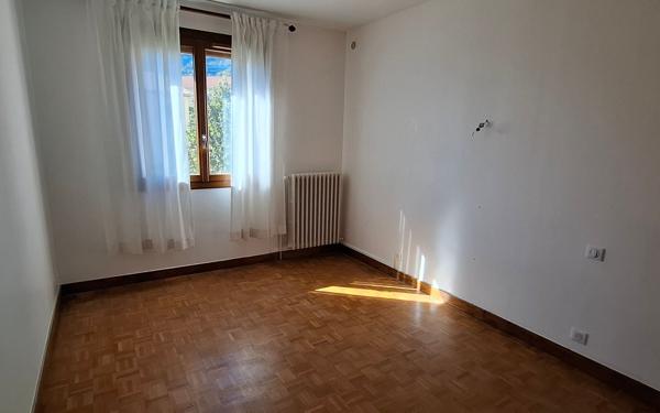 Maison à louer    4 pièces •  Laragne-Montéglin