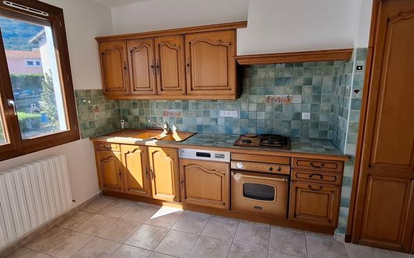 Maison à louer    4 pièces •  Laragne-Montéglin