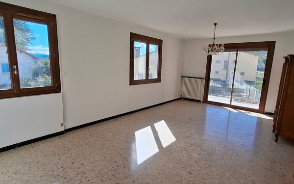 Maison à louer    4 pièces •  Laragne-Montéglin