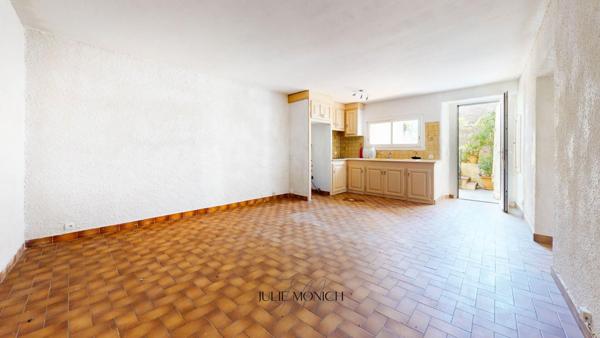 APPARTEMENT 2 CHAMBRES, CAVES, JARDIN