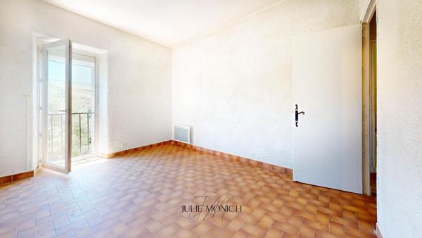 APPARTEMENT 2 CHAMBRES, CAVES, JARDIN