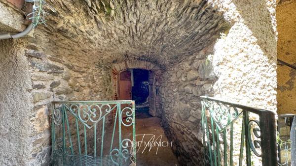 APPARTEMENT 2 CHAMBRES, CAVES, JARDIN