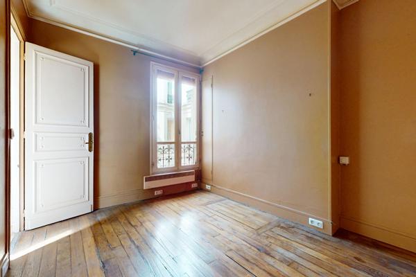 Appartement  3 pièces à rénover à deux pas des Batignolles