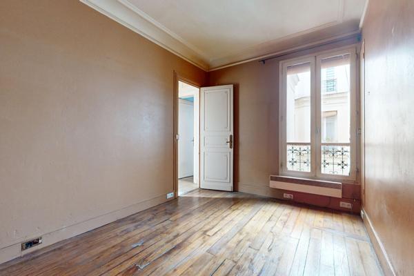 Appartement  3 pièces à rénover à deux pas des Batignolles