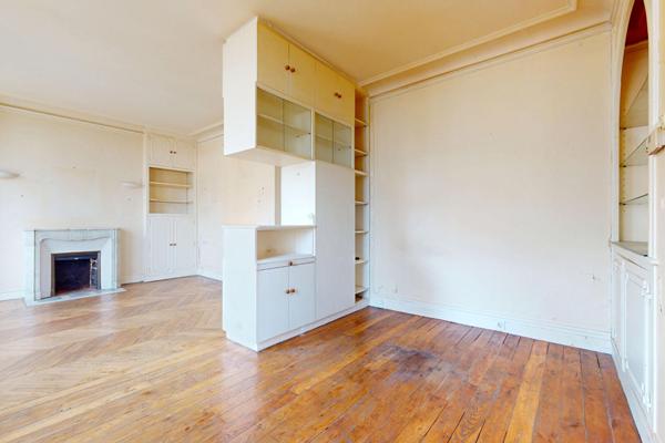 Appartement  3 pièces à rénover à deux pas des Batignolles