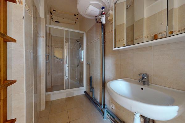 Appartement  3 pièces à rénover à deux pas des Batignolles