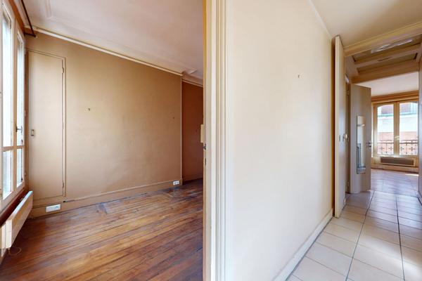 Appartement  3 pièces à rénover à deux pas des Batignolles