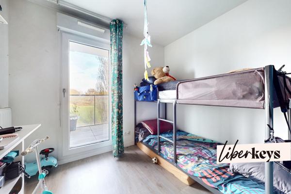 Appartement F3 avec vue sur le canal, immeuble récent avec loggia, cave et parking à Bobigny 93000