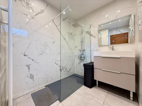 Maison coup de coeur avec cour et garage