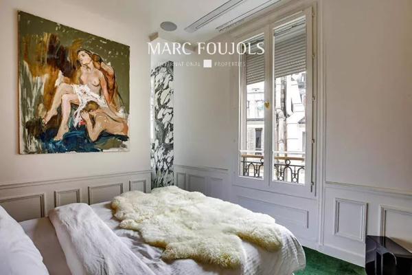 Paris 8 Pont de l’Alma : appartement luxe vue dégagée et balcon filant