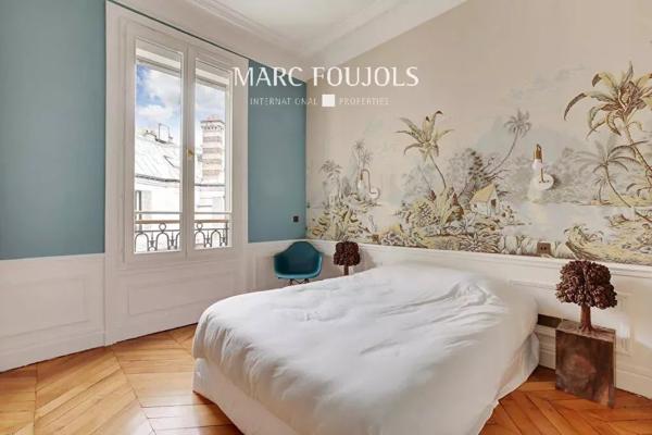 Paris 8 Pont de l’Alma : appartement luxe vue dégagée et balcon filant