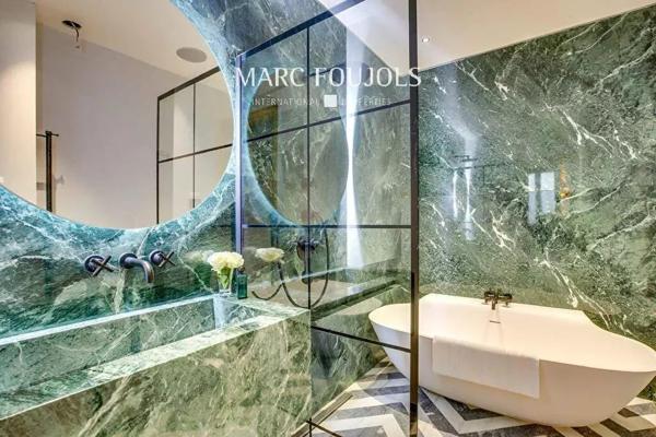 Paris 8 Pont de l’Alma : appartement luxe vue dégagée et balcon filant